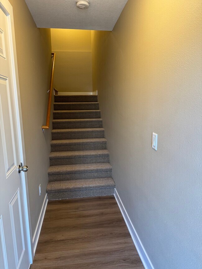 Escaleras de entrada - 389 NE Sandalwood