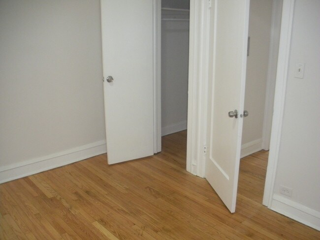 Building Photo - 1725 W 91st St