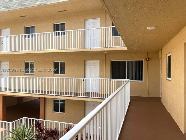 Foto del edificio - 7910 Taft St