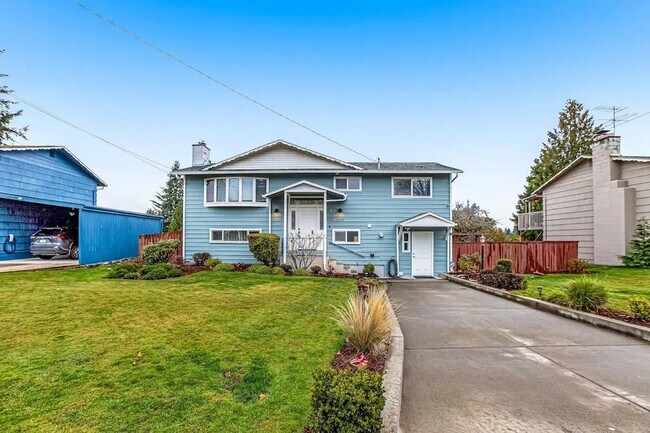 Building Photo - Exceptional 4 bedroom Renton Home - Furnis...