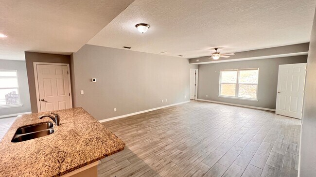 Building Photo - Beautiful 3/2 w/ office HOME in Deltona!!