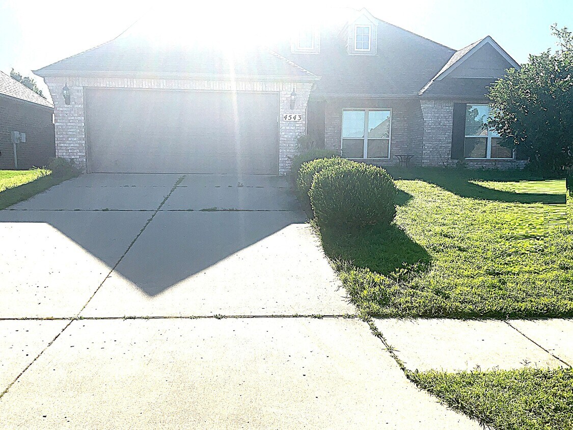 Foto principal - 4543 S 203rd E Ave