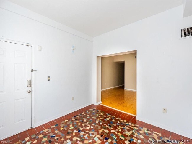 Building Photo - 2 br, 2 bath Condo - 1528 Drexel Ave