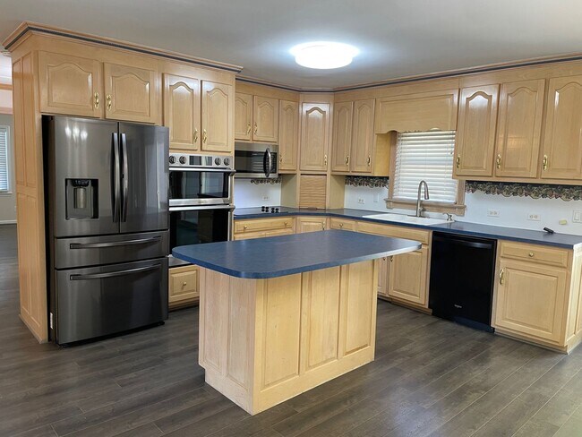 Building Photo - BEAUTIFUL 3 BED, 2 BATH BRICK HOME LOCATED...