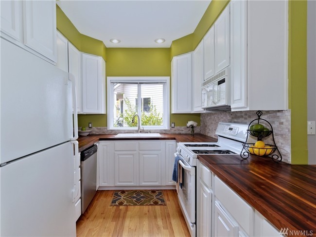 Foto del edificio - 9820 Riverbend Dr