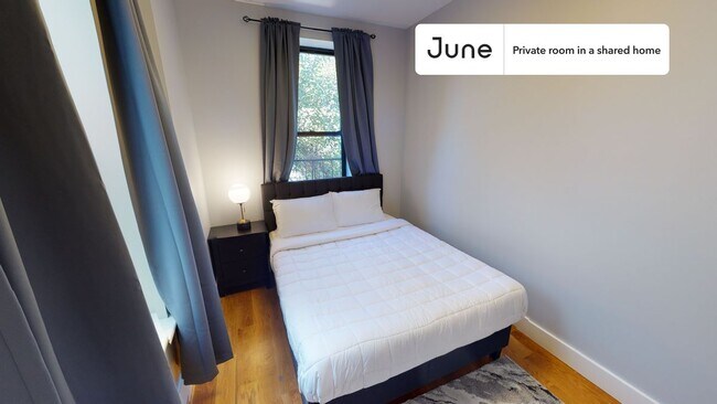 Foto del edificio - Private bedroom in 3 bed/1 bath Home