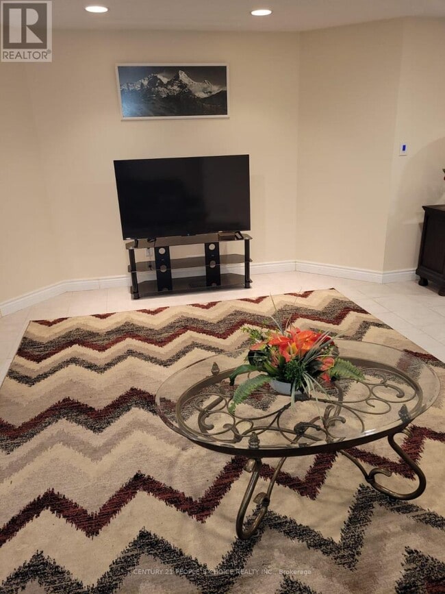 Building Photo - 2 Saddler Ave