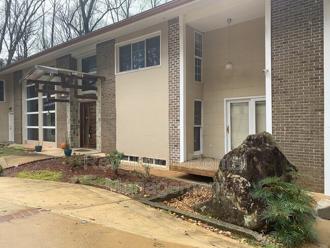 Building Photo - 2533 Henderson Mill Rd