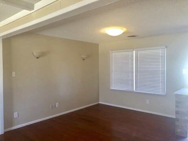 Building Photo - Spacious House