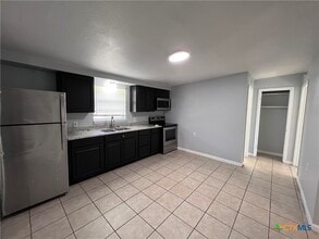 Building Photo - 1007 Hackberry St