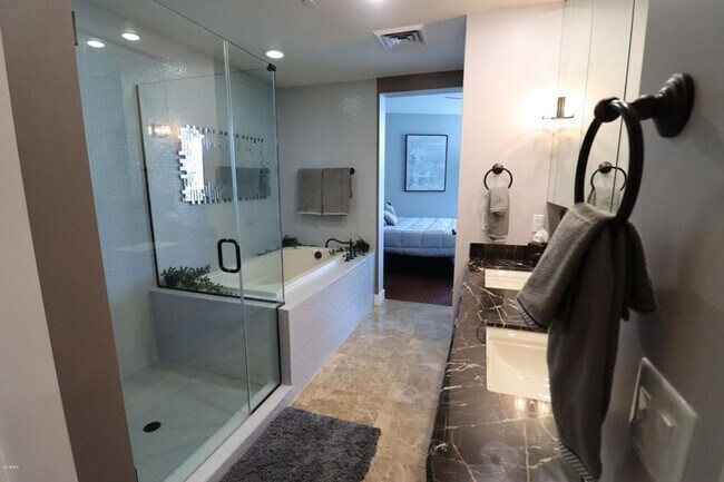 Building Photo - 1 Bedroom/1.5 Bathroom Bridgeview at Hayde...