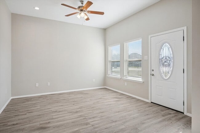 Building Photo - 516 Wood Dr