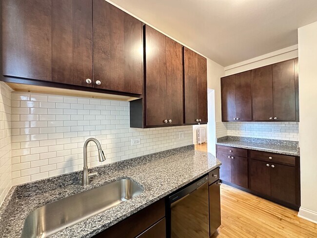 Foto del edificio - 2311 W Wilson Ave