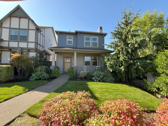 Building Photo - Modern 4-Bedroom End Unit with Community A...