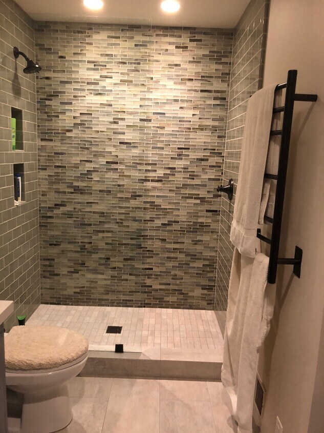 The shower - 983 Dolores St
