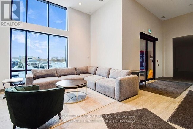 Photo du bâtiment - 8010-8010 Derry Rd