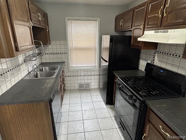 Foto del edificio - 12871 Saratoga St