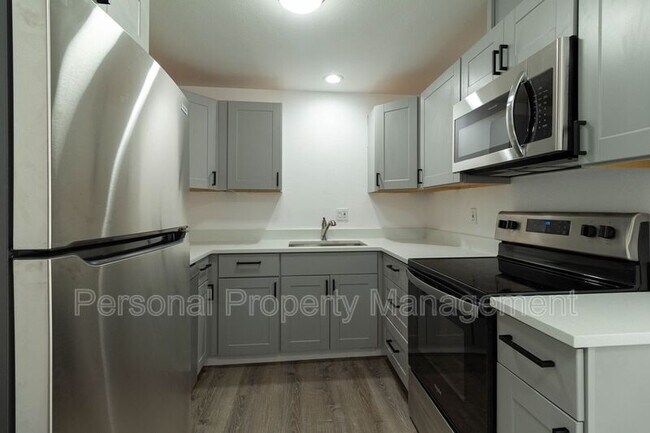 Foto del edificio - 4325 E 17th St