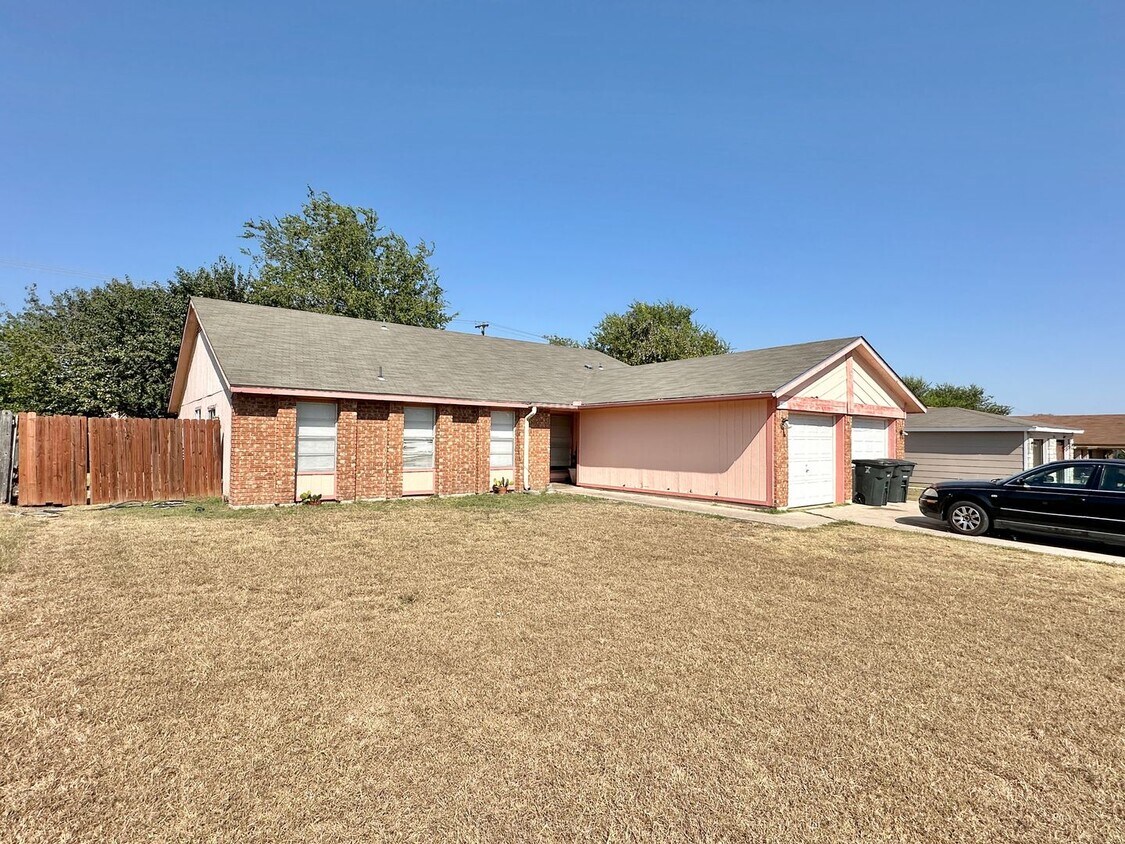 Primary Photo - 2210 Shoemaker Dr