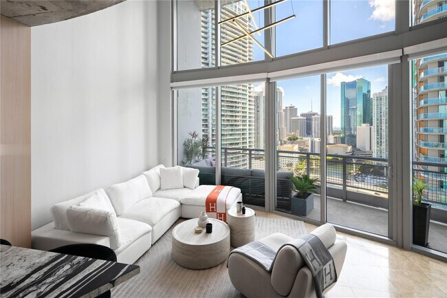 Foto del edificio - 690 SW 1st Ct