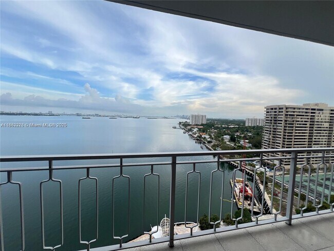 Building Photo - 11111 Biscayne Blvd