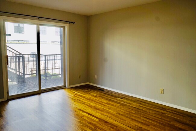 Foto del edificio - 718 Adams St