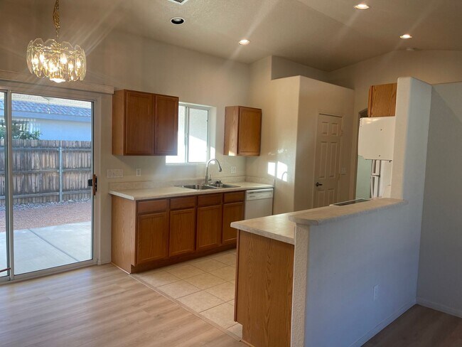 Foto del edificio - Occupied - 2 bedroom 2 bath in Aspen Shadows Contact Property Pros Property Management for more d...