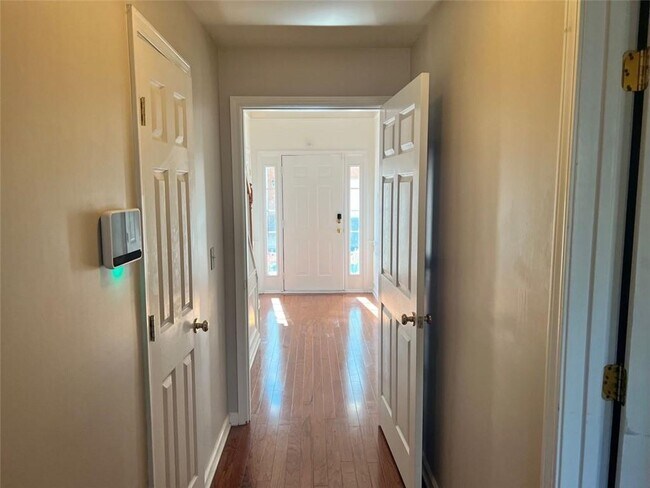 Building Photo - 3398 Lathenview Ct
