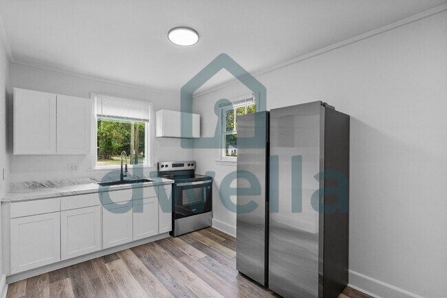 Building Photo - Completely Renovated 3-Bedroom Home | Stunning Kitchen | Convenient Sumter Location