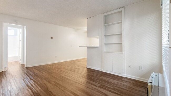 Interior Photo - San Remo Court