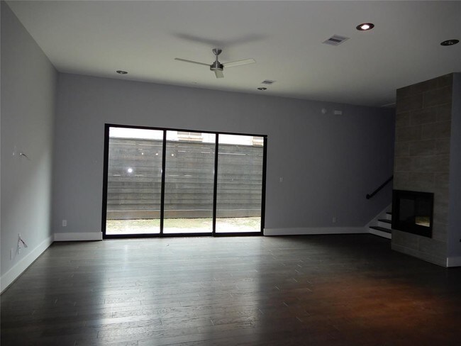 Building Photo - 1917 Potomac Dr