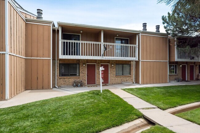 Foto del edificio - 2 bedroom 3 bath Updated townhome in Lakewood!