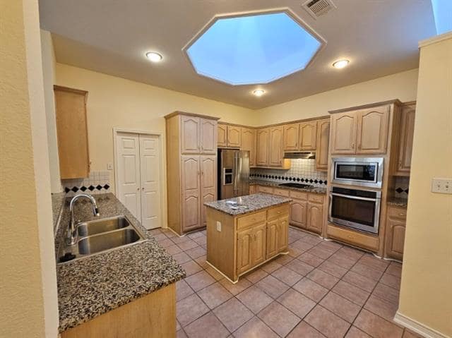 Building Photo - 2704 Creekmere Dr
