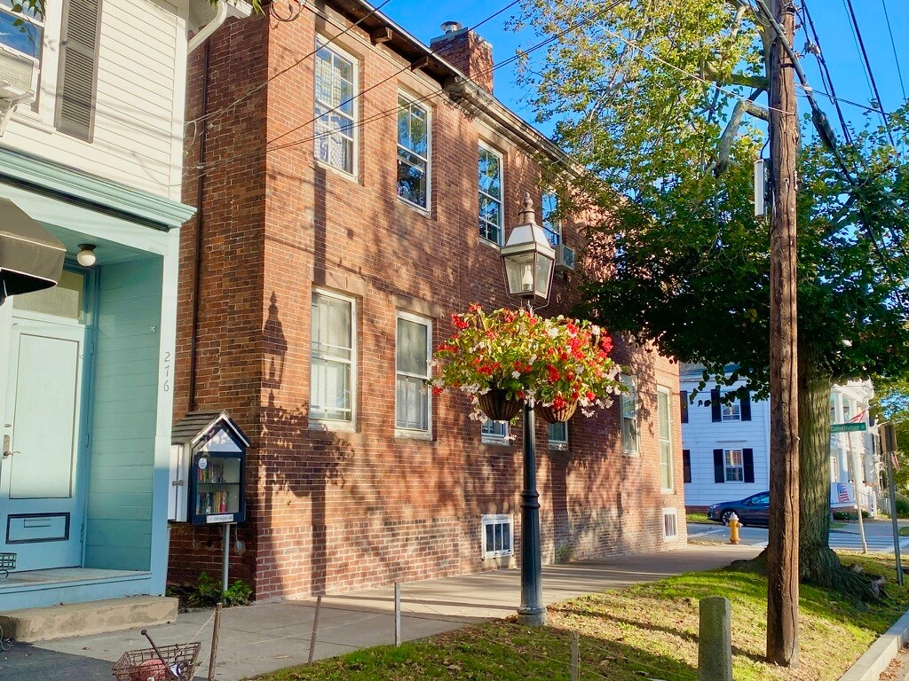 Primary Photo - 31 Constitution St