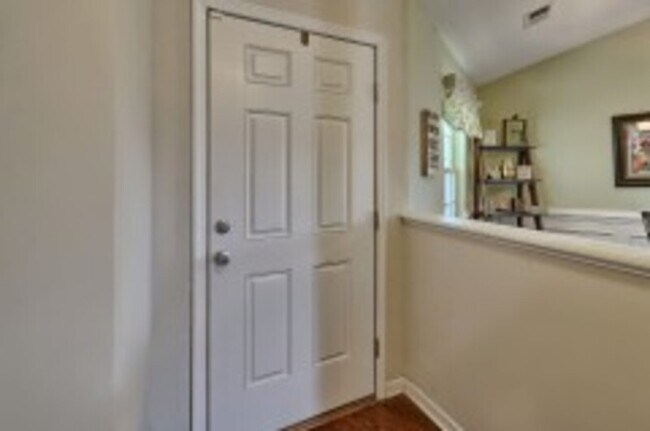 Building Photo - 141 Tufton Ct