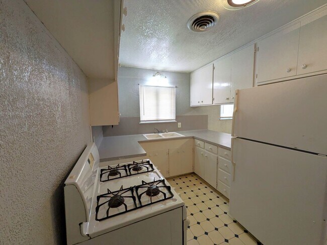 Foto del edificio - 3529 Bowling Ln