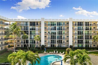 Building Photo - 3500 Gulf Shore Blvd N