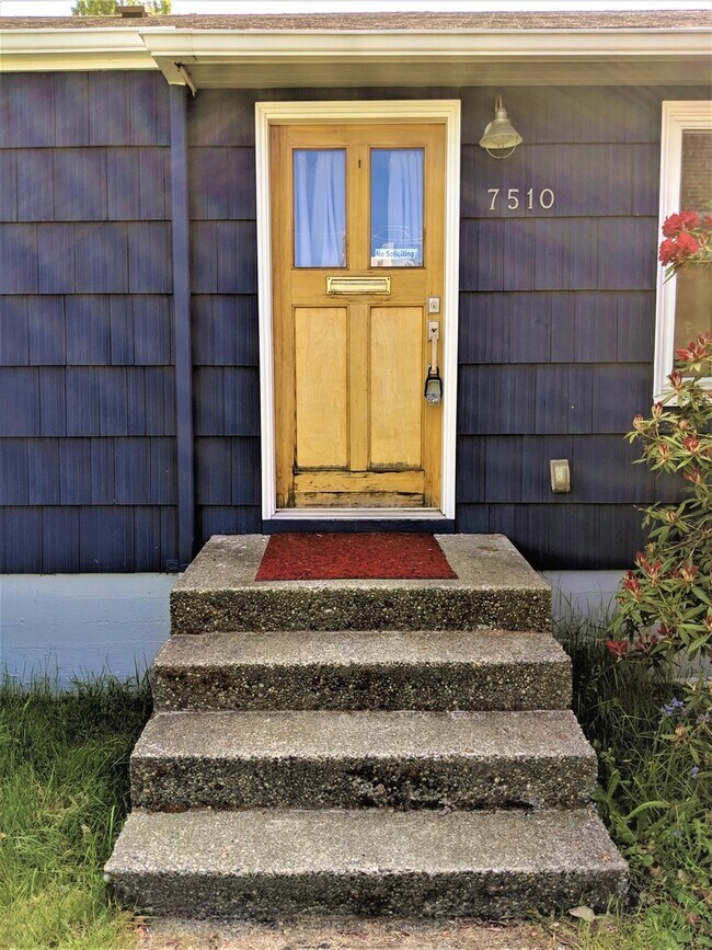 Foto del edificio - Charming 2-Bedroom Home in West Seattle-Off Street Parking- Large Outdoor Space
