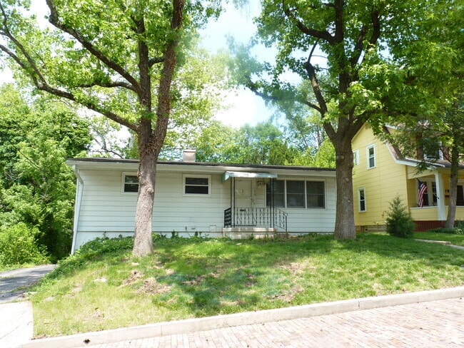 Building Photo - 156 Parkview Ave