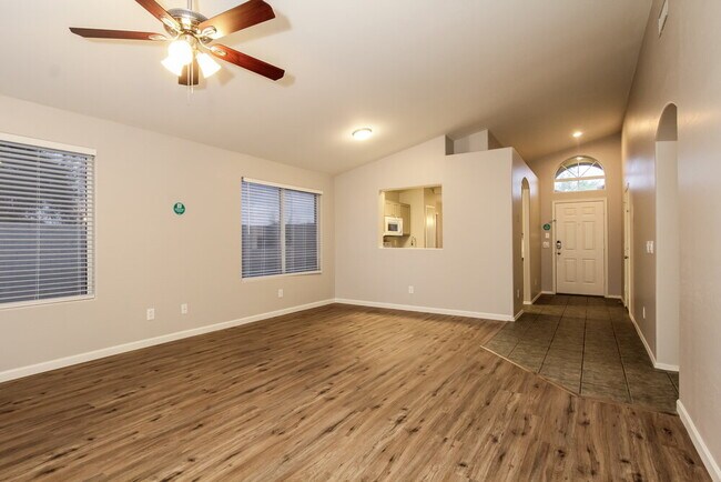 Foto del edificio - 7815 W Northview Ave