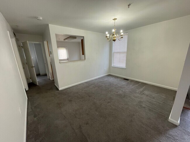 Foto del edificio - Gorgeous 3 Bedrooms, 2.5 bath Semi-detache...