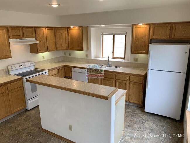 Building Photo - 5820 Corinth Dr