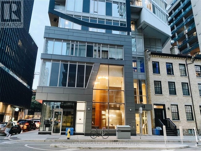 Building Photo - 68 Shuter St