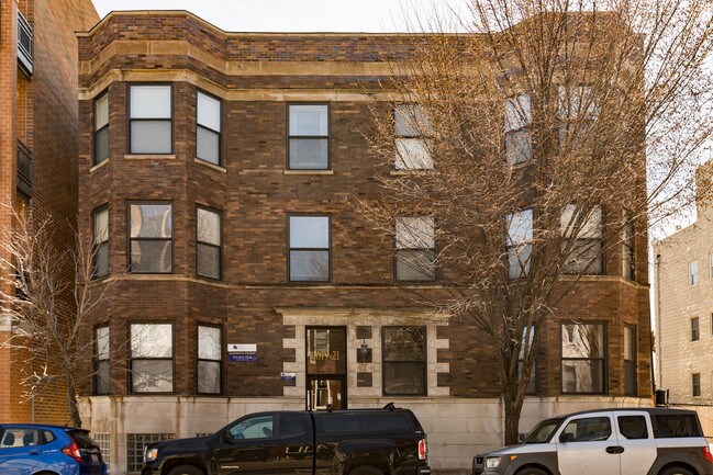 Building Photo - 1621 W Warren Blvd