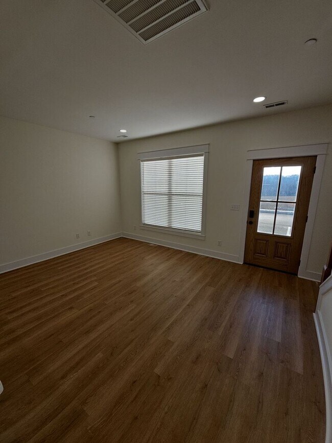 Foto del edificio - 2-Bedroom HOA Home with Flex Room and Resort-Style Amenities at Highbury