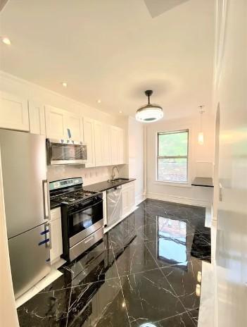 Building Photo - 3 bedroom in NEW YORK NY 10024