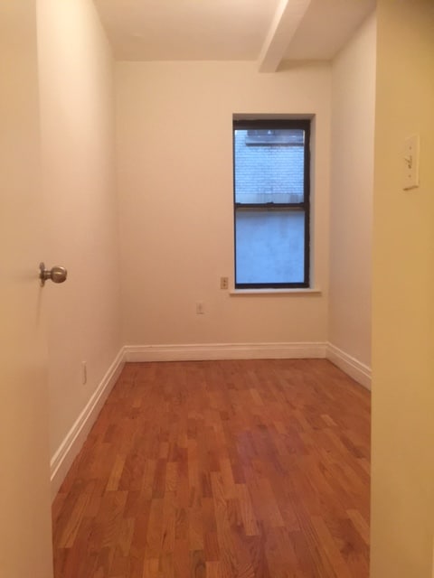 Building Photo - 182 Thompson St