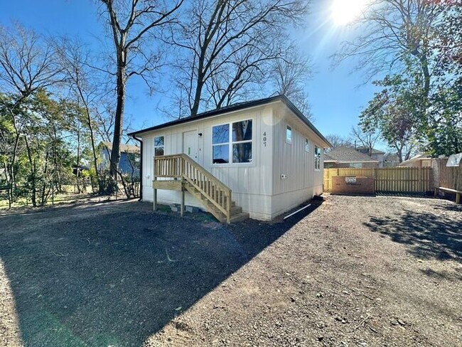 Building Photo - Available Now! Stunning 1 Bedroom 1 Bath New Construction Single Family House!