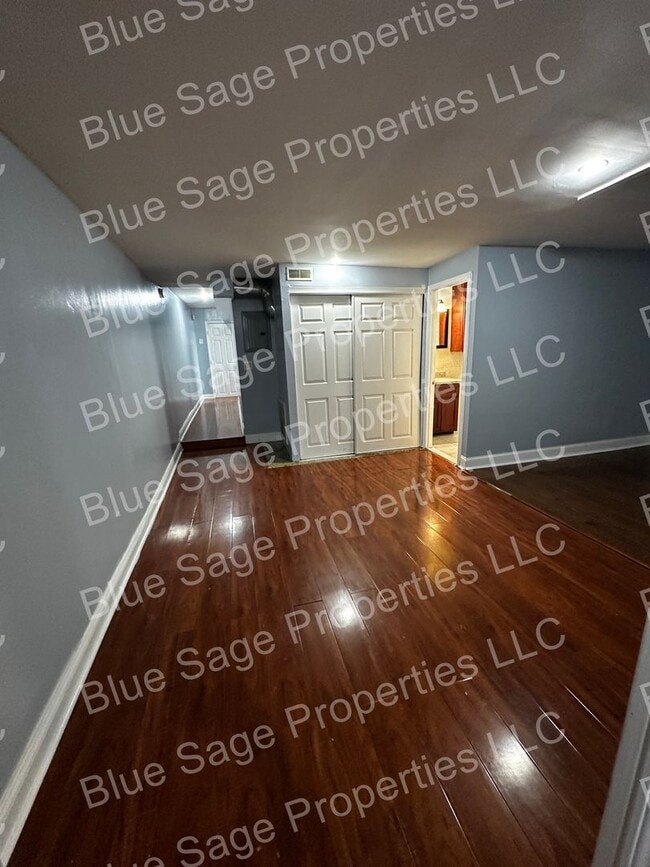 Building Photo - 17 S Church Ln