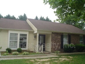 Building Photo - 1621 River Knoll Dr